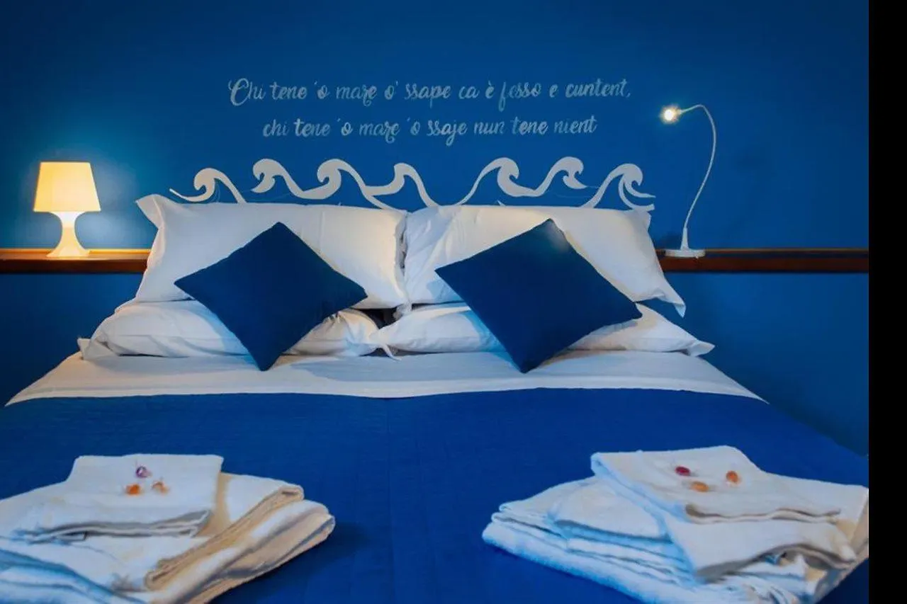 Bed and Breakfast Made In Napoli 2*,  Italia